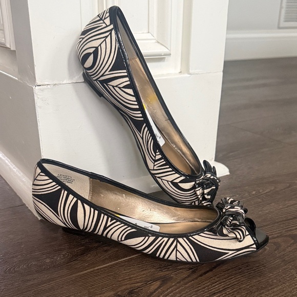 Anne Klein Shoes - Anne Klein NWT Nifty Black and Cream Peep-Toe Flats with Knot Detail 8.5